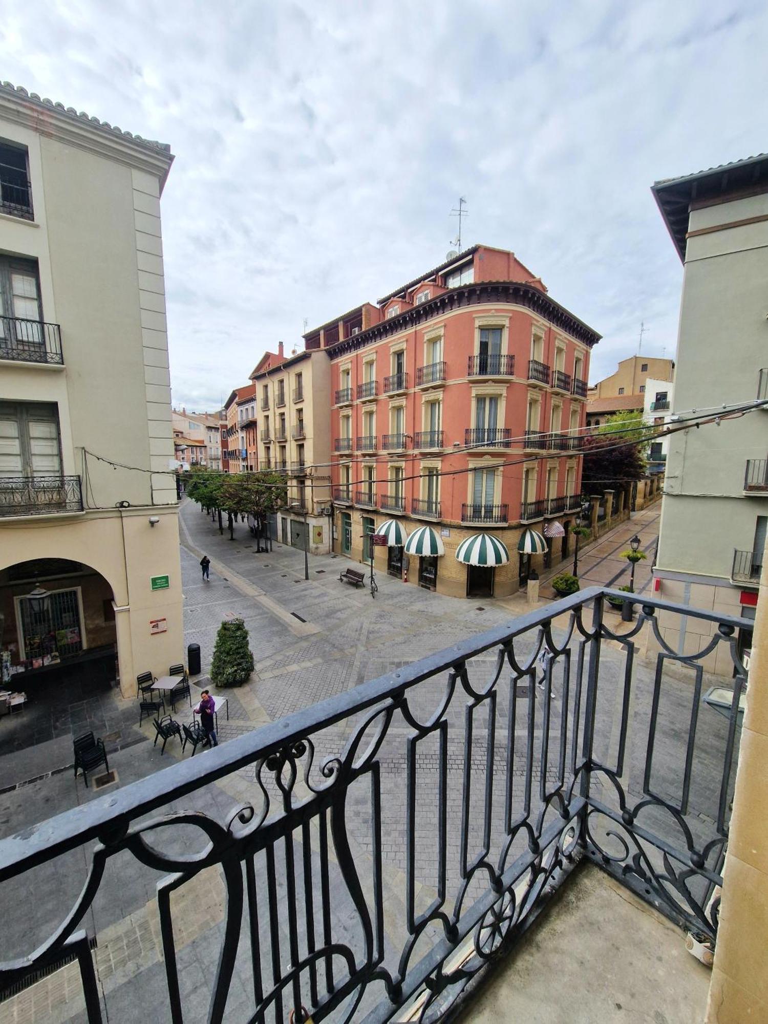 Hostal Rugaca Huesca Exterior foto